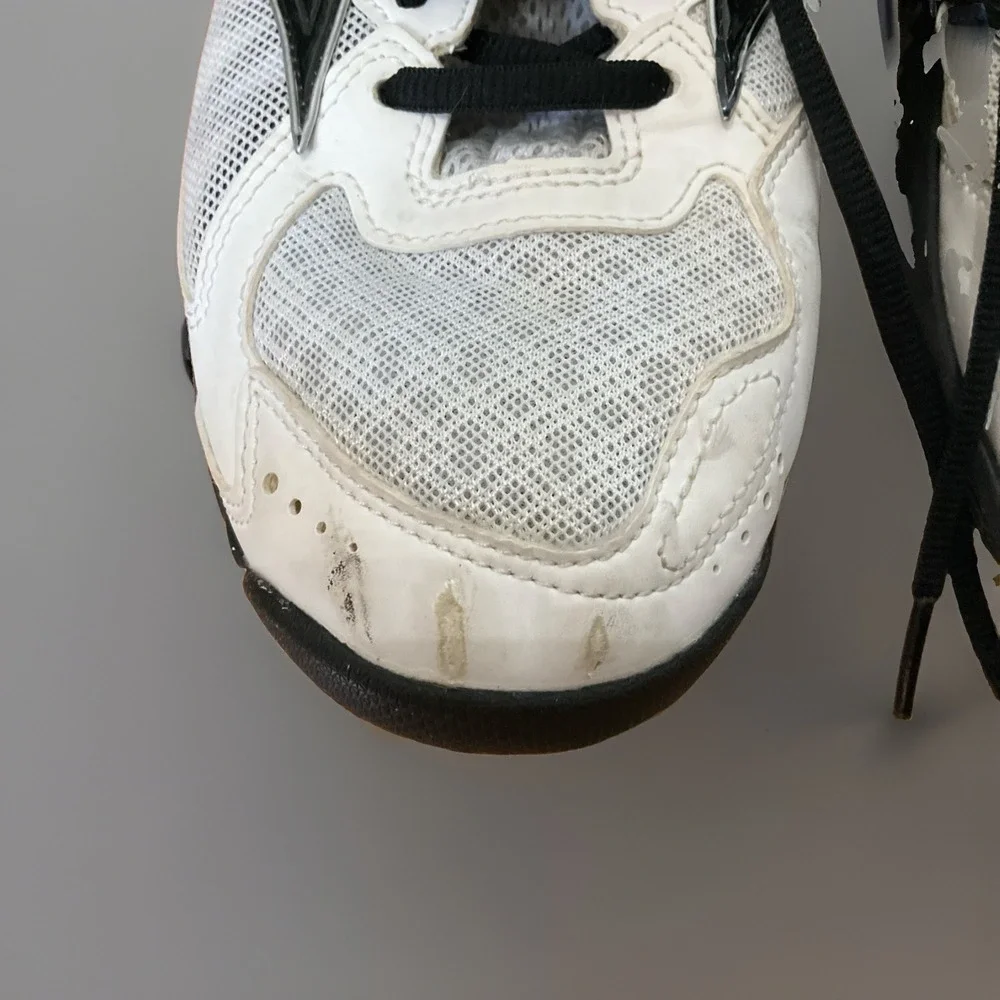 Mizuno White and Black Athletic Shoes
